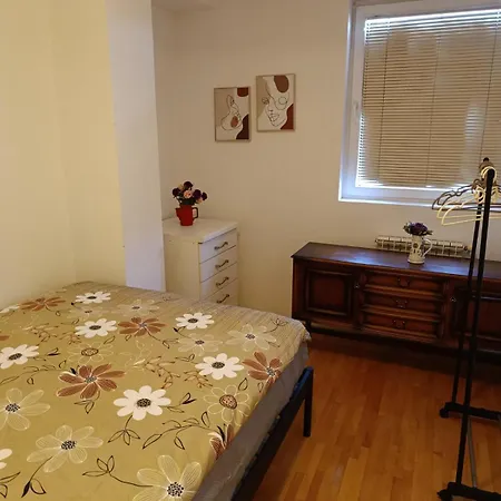 Cozy Modern In Centre Скопье