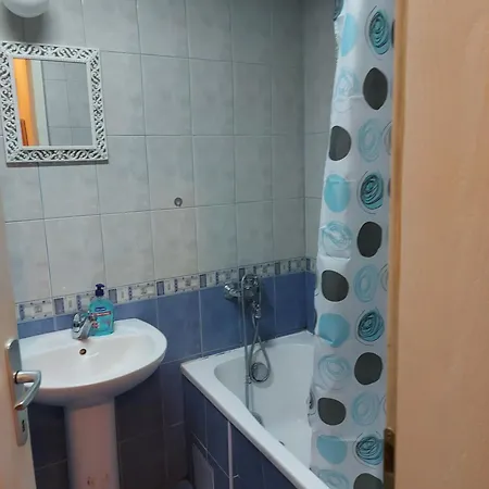Cozy Modern In Centre Скопье