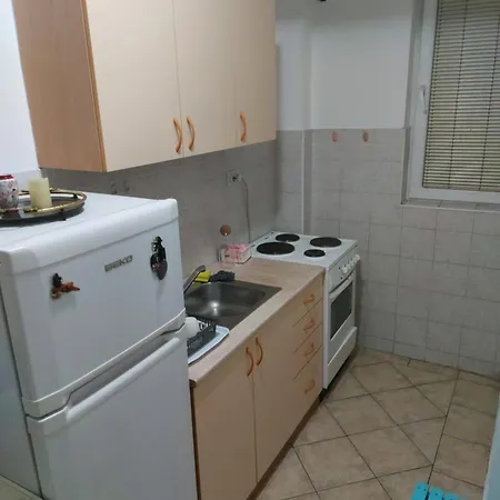 Апартаменты Cozy Modern In Centre